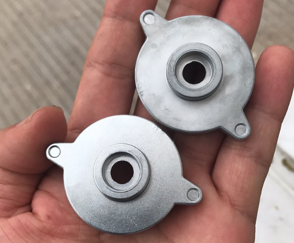 BulgariaNumerical control deburring machine for aluminum die castings, magnetic polishing machine, deburring effect